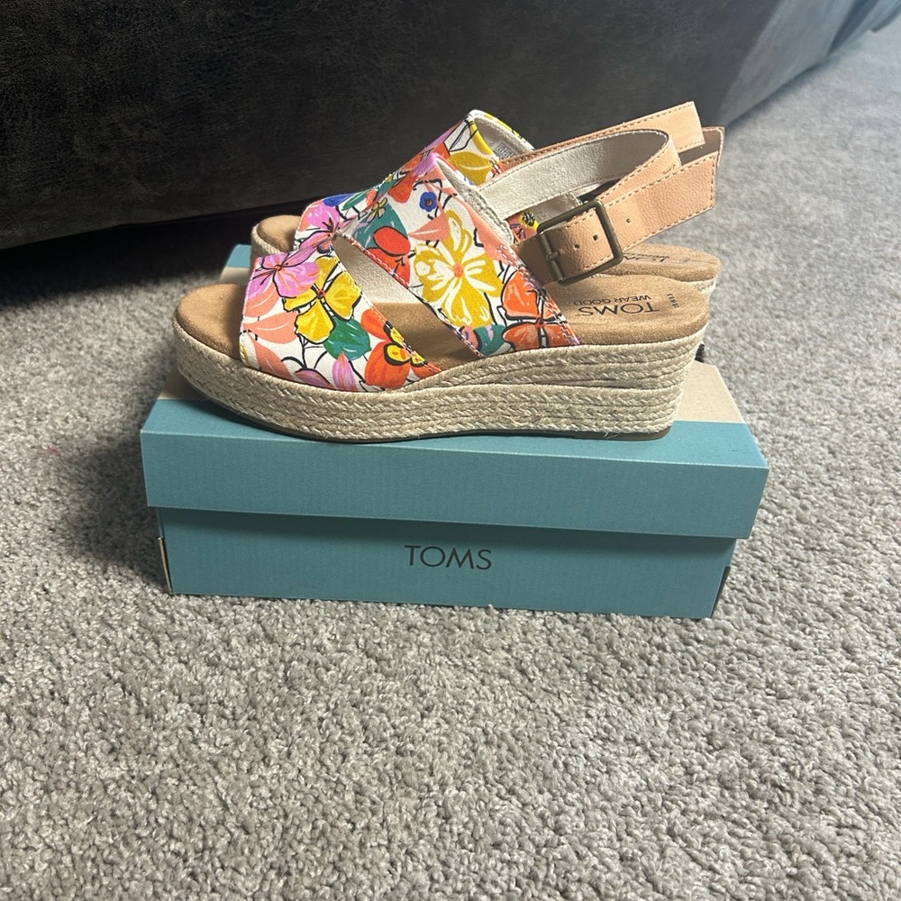 Toms Women's Vibrant Floral Espadrilles - Picture 6 of 12